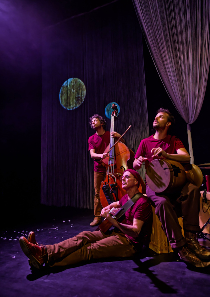 photo je touche un arbre